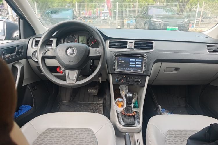 Used Skoda Rapid 2016 1.6L Automatic Chuanxing Edition Center Console