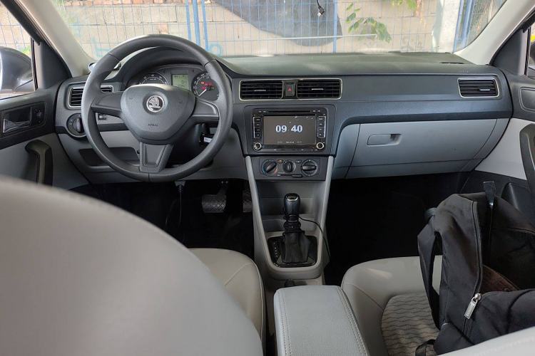 Used Skoda Rapid 2016 1.6L Automatic Chuanxing Edition Center Console