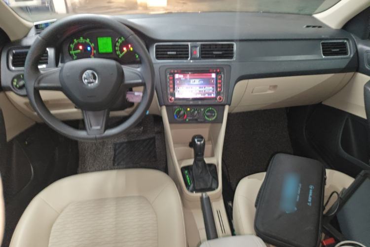 Used Skoda Rapid 2016 1.6L Automatic Chuanxing Edition Center Console