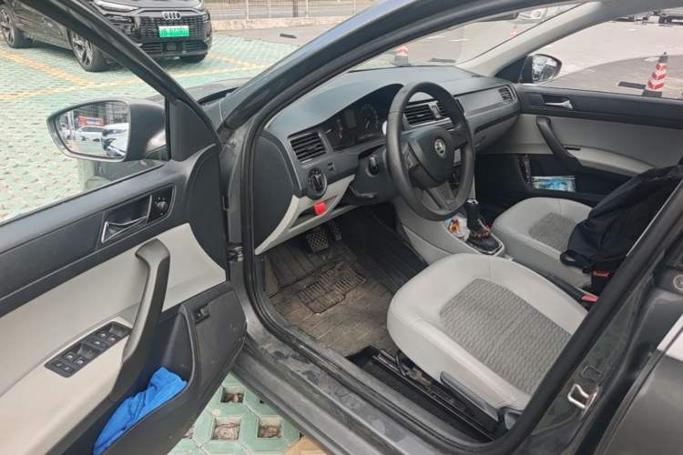 Used Skoda Rapid 2016 1.6L Automatic Chuanxing Edition Driver Seat