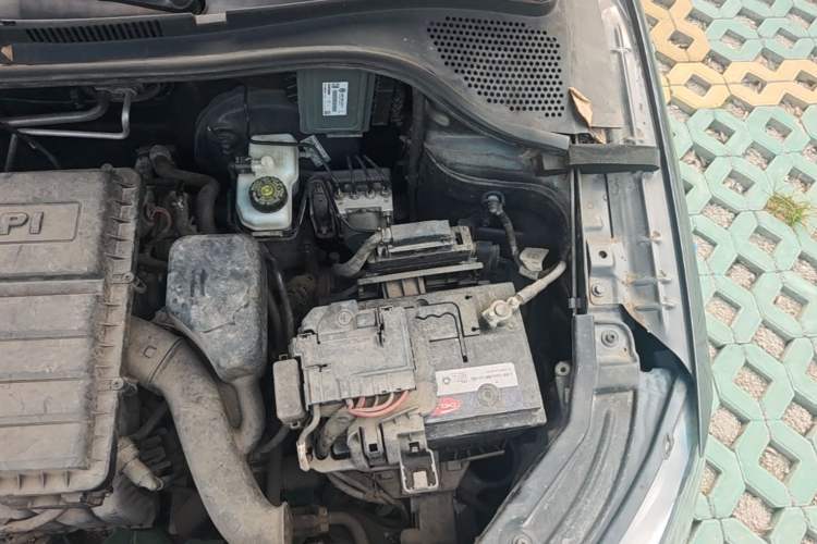 Used Skoda Rapid 2016 1.6L Automatic Chuanxing Edition Engine Bay Left