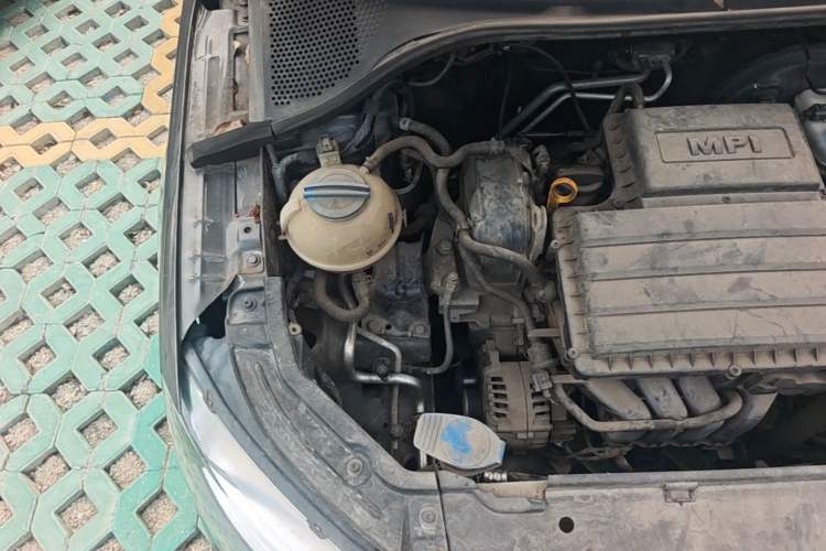 Used Skoda Rapid 2016 1.6L Automatic Chuanxing Edition Engine Bay Right
