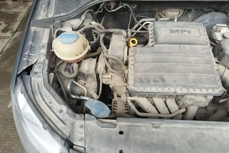 Used Skoda Rapid 2016 1.6L Automatic Chuanxing Edition Engine Bay Right