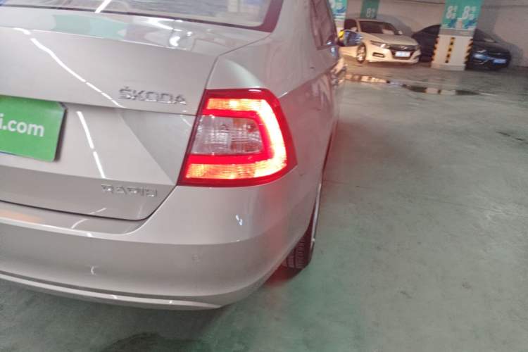 Used Skoda Rapid 2016 1.6L Automatic Chuanxing Edition Exterior 3