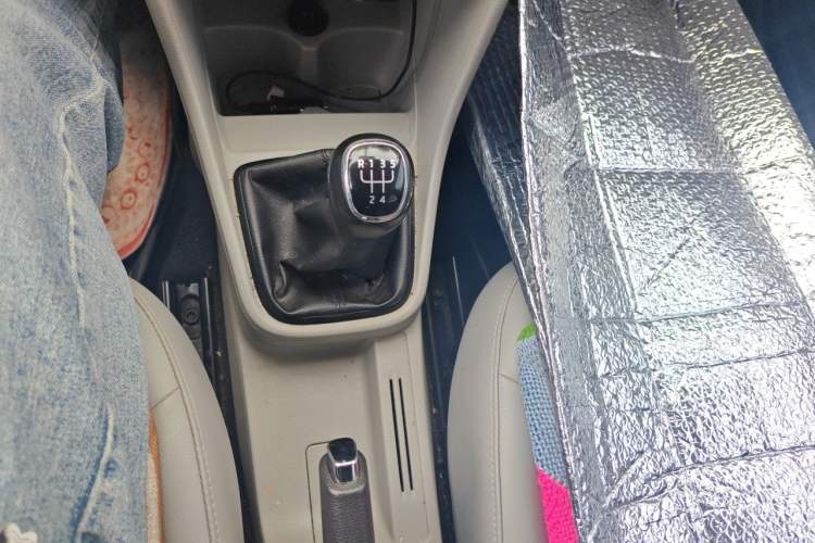Used Skoda Rapid 2016 1.6L Manual Trend Edition Gear Lever