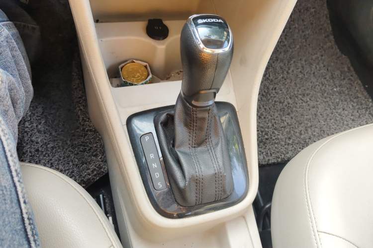 Used Skoda Rapid 2016 1.6L Automatic Chuanxing Edition Gear Lever
