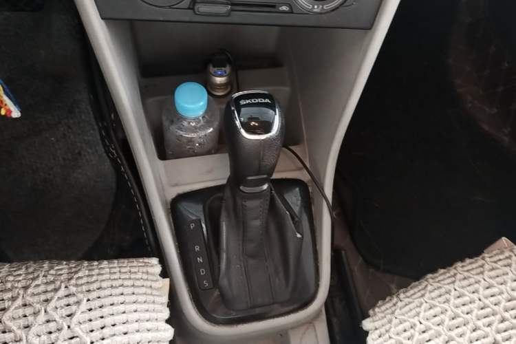 Used Skoda Rapid 2016 1.6L Automatic Chuanxing Edition Gear Lever