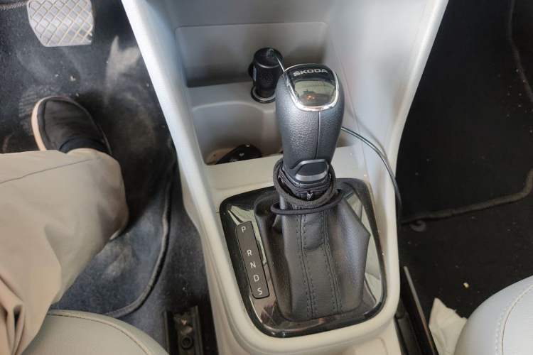 Used Skoda Rapid 2016 1.6L Automatic Chuanxing Edition Gear Lever