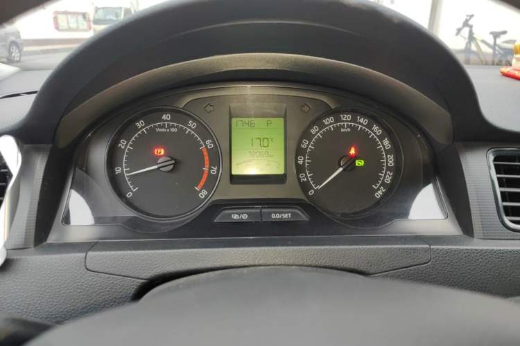 Used Skoda Rapid 2016 1.6L Automatic Front-Wheel Drive Model Instrument Cluster