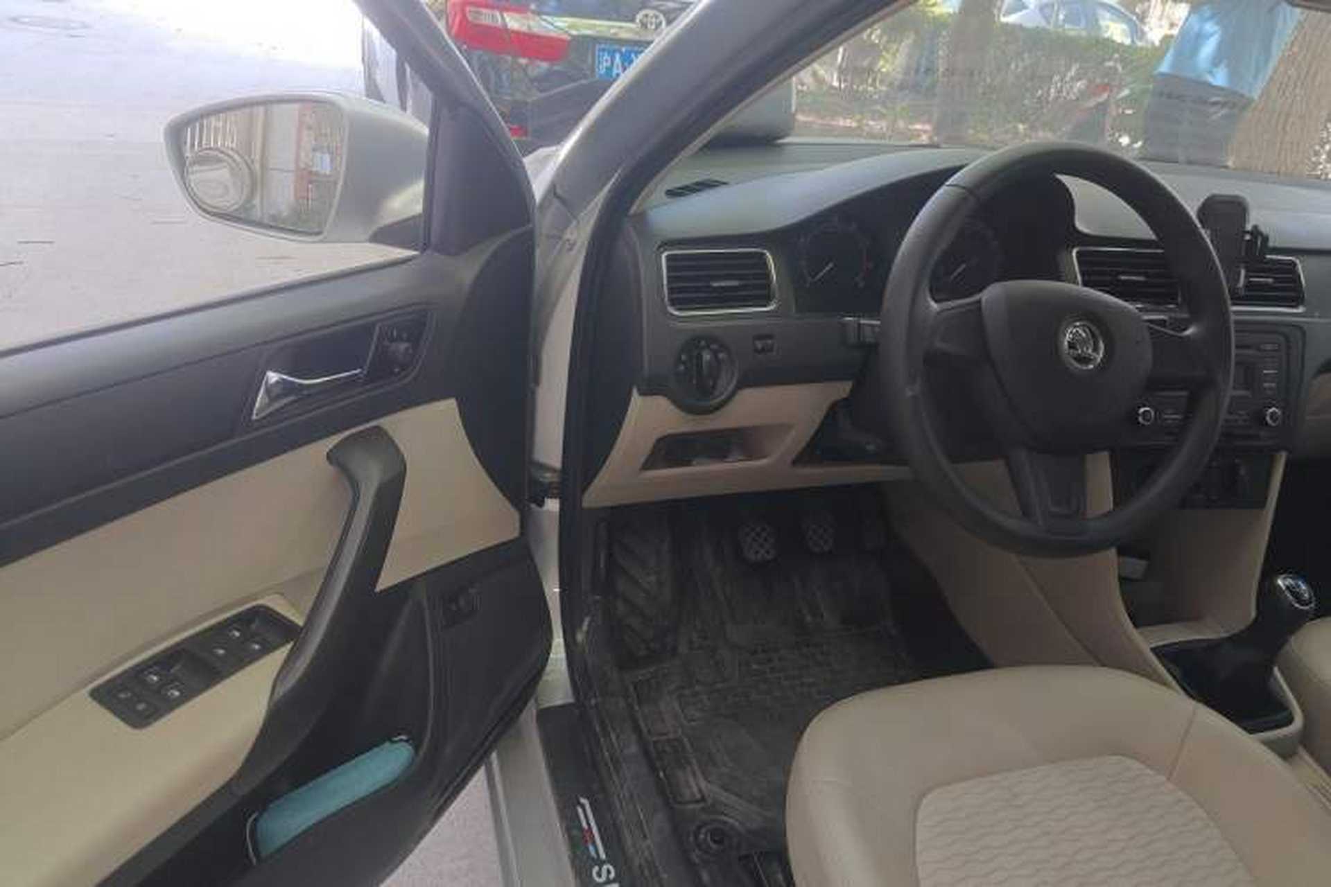 Used Skoda Rapid 2016 1.6L Manual Trend Edition Interior 3