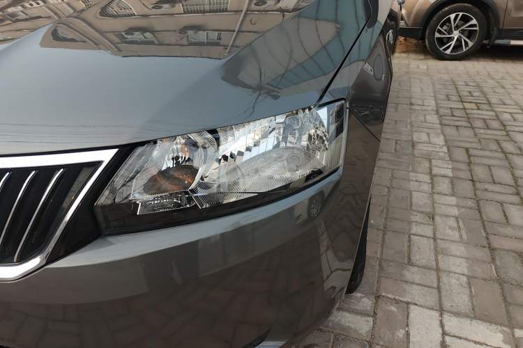 Used Skoda Rapid 2016 1.4L Manual Front-Wheel Drive Model Left Front Headlight