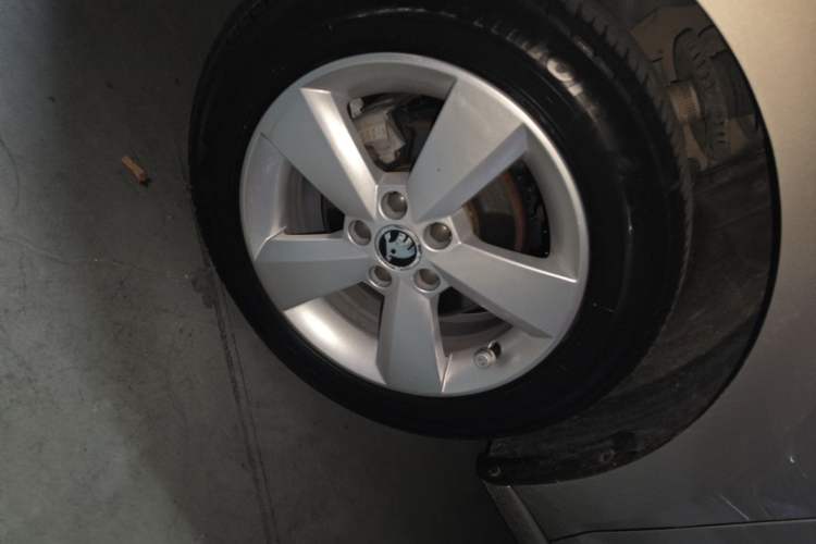 Used Skoda Rapid 2016 1.6L Automatic Chuanxing Edition Left Front Wheel Hub