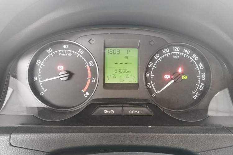 Used Skoda Rapid 2016 1.6L Automatic Chuanxing Edition Odometer Close Up