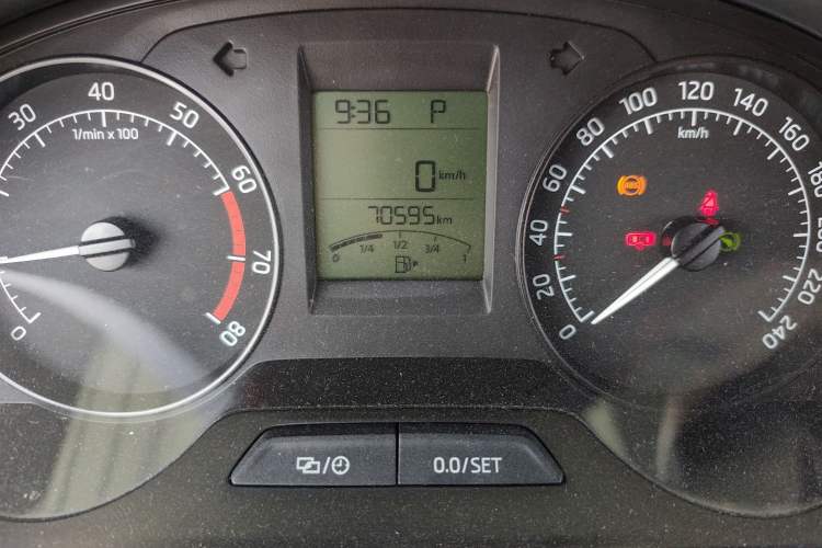 Used Skoda Rapid 2016 1.6L Automatic Chuanxing Edition Odometer Close Up