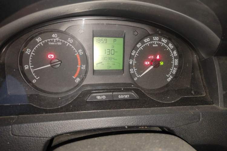 Used Skoda Rapid 2016 1.6L Automatic Chuanxing Edition Odometer Close Up