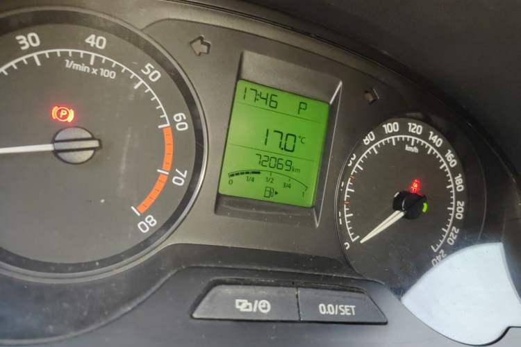 Used Skoda Rapid 2016 1.6L Automatic Front-Wheel Drive Model Odometer Close Up