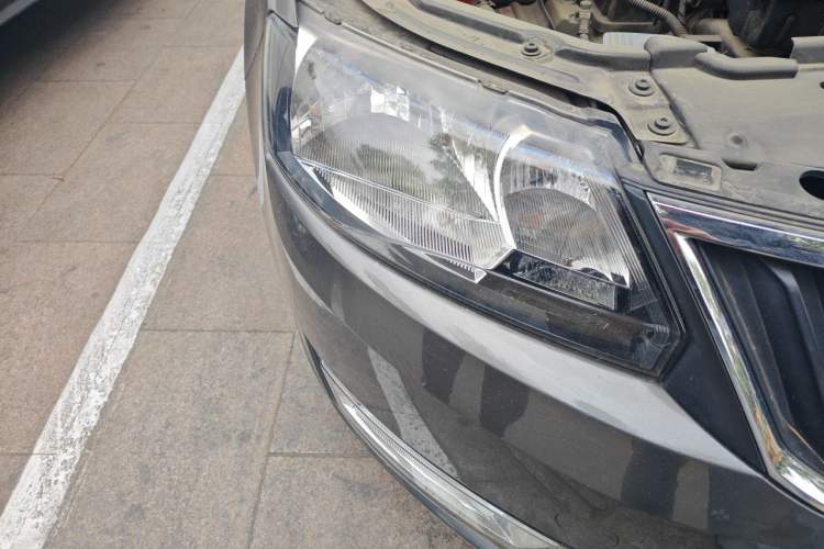 Used Skoda Rapid 2016 1.6L Manual Trend Edition Right Front Headlight