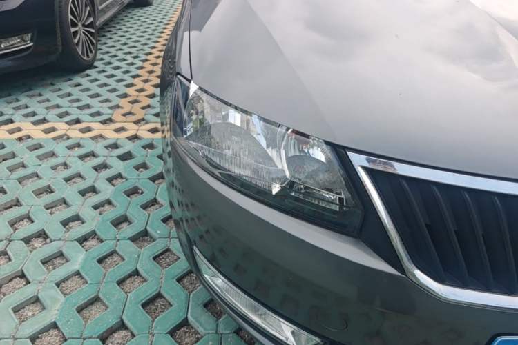 Used Skoda Rapid 2016 1.6L Automatic Chuanxing Edition Right Front Headlight