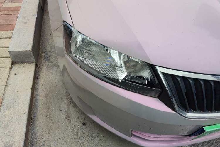 Used Skoda Rapid 2016 1.6L Automatic Front-Wheel Drive Model Right Front Headlight