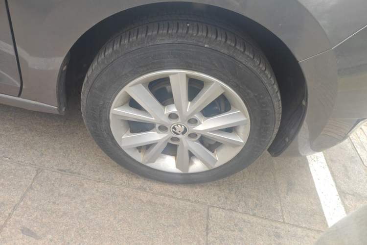 Used Skoda Rapid 2016 1.6L Manual Trend Edition Right Front Wheel Hub