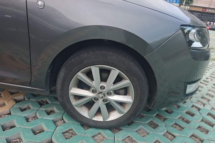 Used Skoda Rapid 2016 1.6L Automatic Chuanxing Edition Right Front Wheel Hub
