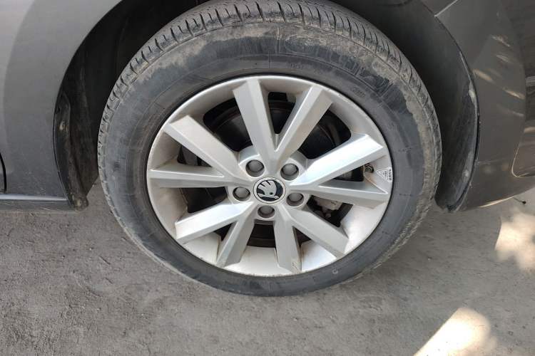 Used Skoda Rapid 2016 1.6L Automatic Chuanxing Edition Right Front Wheel Hub