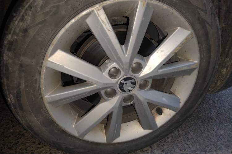 Used Skoda Rapid 2016 1.6L Automatic Chuanxing Edition Right Front Wheel Hub