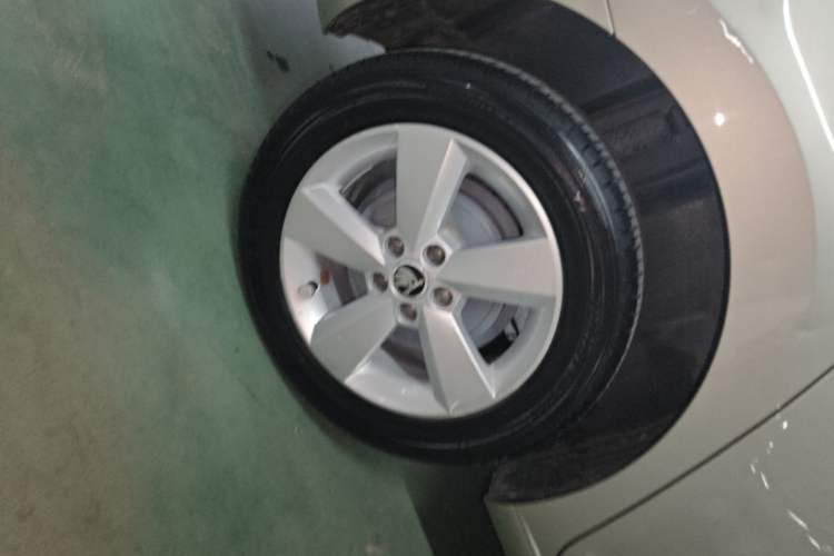 Used Skoda Rapid 2016 1.6L Automatic Chuanxing Edition Right Rear Wheel Hub