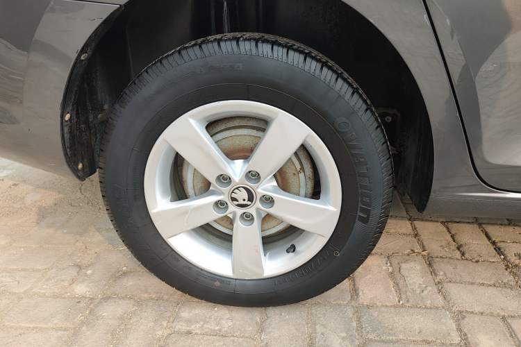 Used Skoda Rapid 2016 1.4L Manual Front-Wheel Drive Model Right Rear Wheel Hub