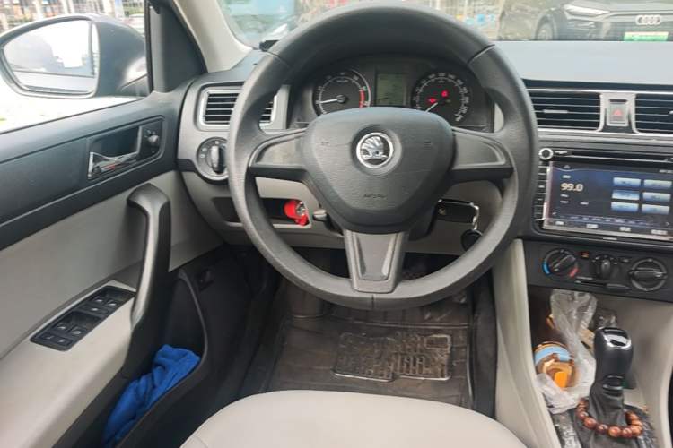 Used Skoda Rapid 2016 1.6L Automatic Chuanxing Edition Steering Wheel