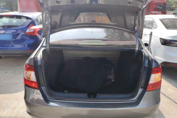 Used Skoda Rapid 2016 1.6L Automatic Chuanxing Edition Trunk