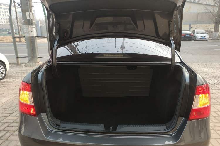 Used Skoda Rapid 2016 1.4L Manual Front-Wheel Drive Model Trunk