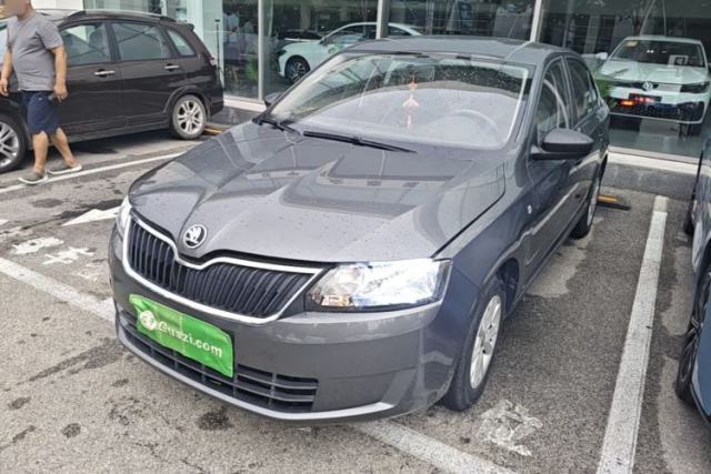 Ojetý Skoda Rapid 2016 1.6L Automatic Front-Wheel Drive Model