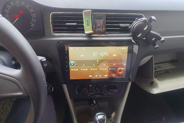 Used Skoda Rapid 2016 1.6L Automatic Chuanxing Edition Audio And AC Panel