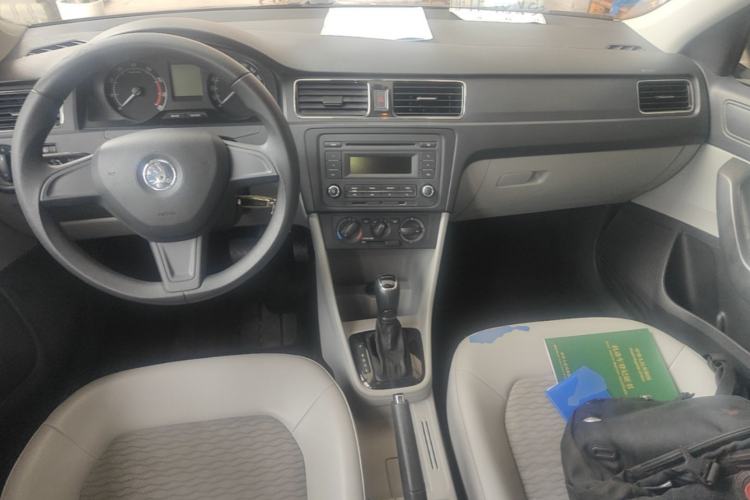 Used Skoda Rapid 2016 1.6L Automatic Chuanxing Edition Center Console