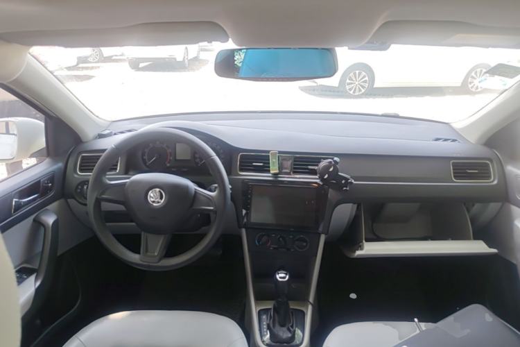 Used Skoda Rapid 2016 1.6L Automatic Chuanxing Edition Center Console