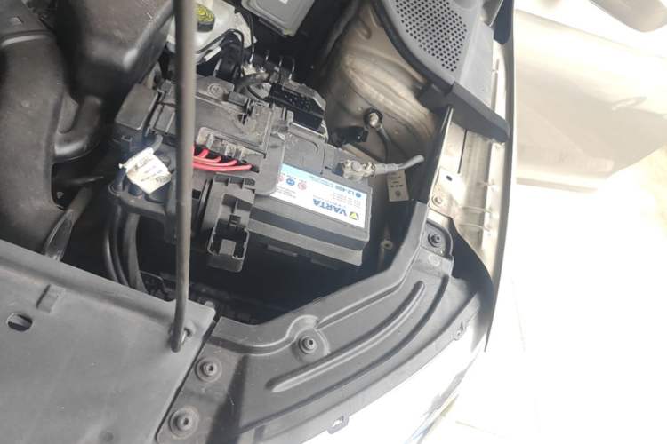 Used Skoda Rapid 2016 1.6L Automatic Chuanxing Edition Engine Bay Left
