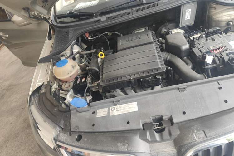 Used Skoda Rapid 2016 1.6L Automatic Chuanxing Edition Engine Bay Right