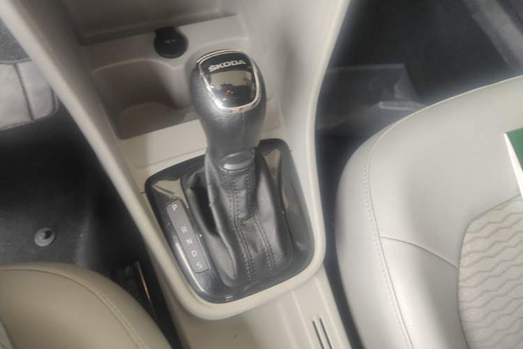 Used Skoda Rapid 2016 1.6L Automatic Chuanxing Edition Gear Lever