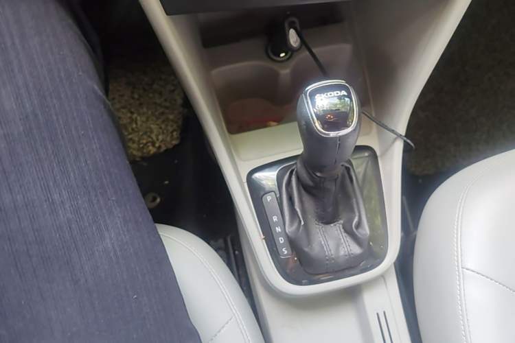 Used Skoda Rapid 2016 1.6L Automatic Chuanxing Edition Gear Lever