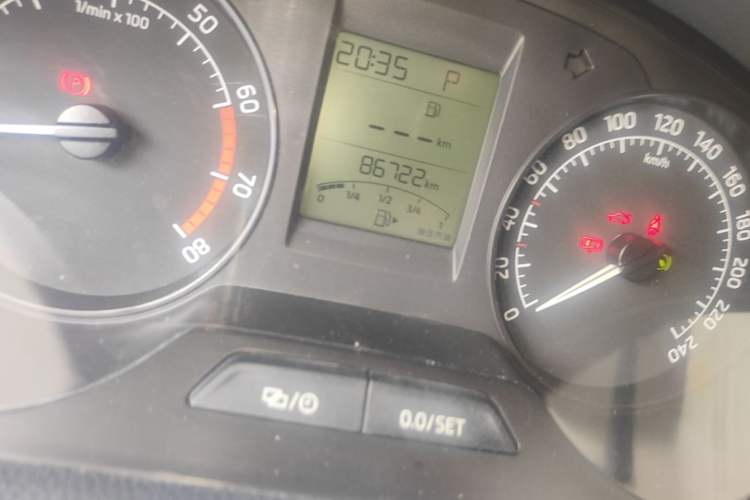 Used Skoda Rapid 2016 1.6L Automatic Chuanxing Edition Odometer Close Up