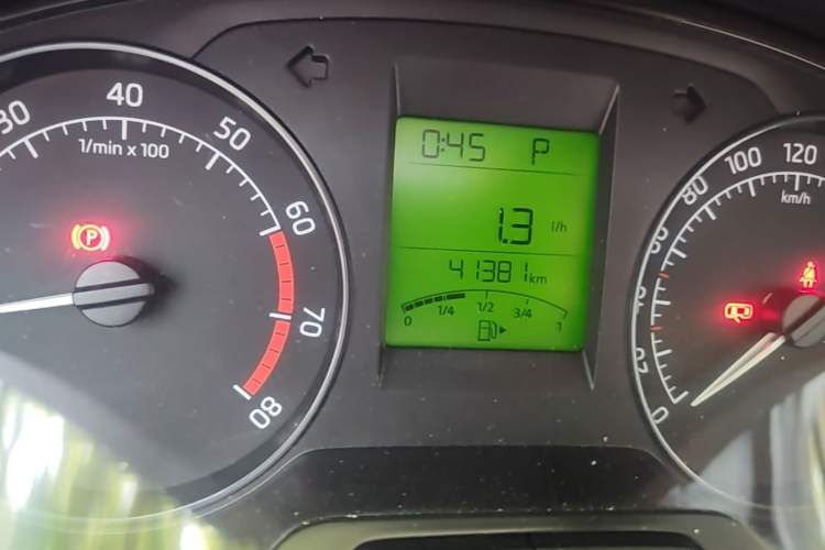 Used Skoda Rapid 2016 1.6L Automatic Chuanxing Edition Odometer Close Up