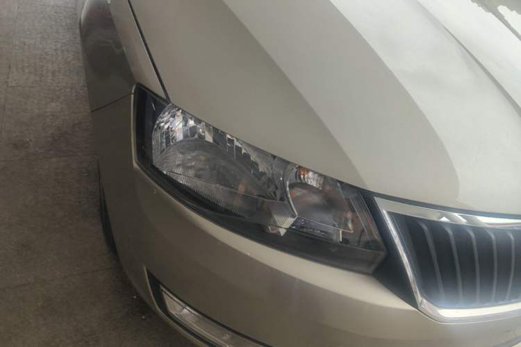 Used Skoda Rapid 2016 1.6L Automatic Chuanxing Edition Right Front Headlight
