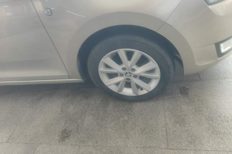 Used Skoda Rapid 2016 1.6L Automatic Chuanxing Edition Right Front Wheel Hub