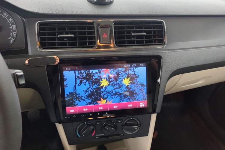 Used Skoda Rapid 2016 1.6L Manual Trend Edition Audio And AC Panel