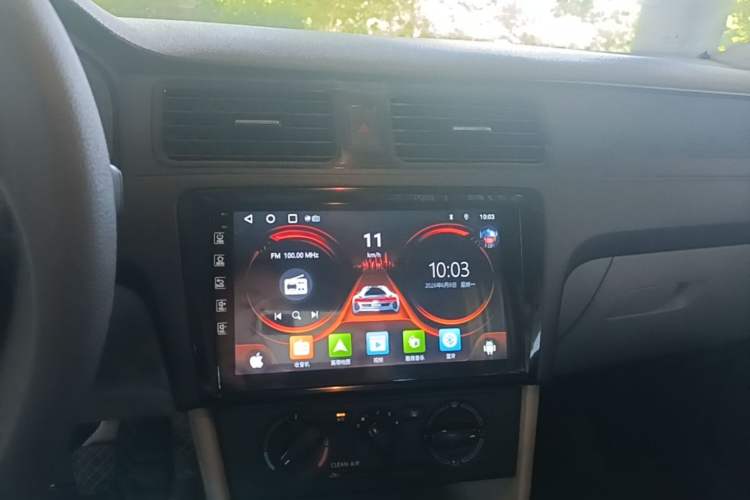 Used Skoda Rapid 2016 1.6L Manual Front-Wheel-Drive Version Audio And AC Panel