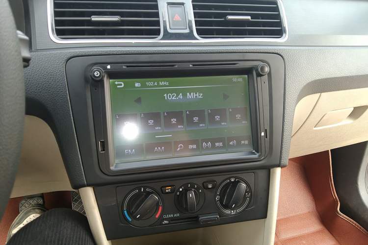 Used Skoda Rapid 2016 1.6L Manual Trend Edition Audio And AC Panel