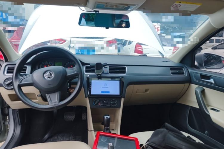 Used Skoda Rapid 2016 1.6L Automatic Chuanxing Edition Center Console