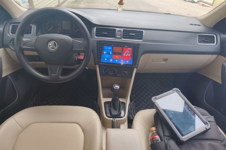 Used Skoda Rapid 2016 1.6L Automatic Chuanxing Edition Center Console