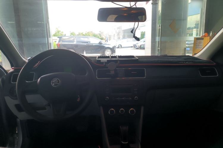 Used Skoda Rapid 2016 1.6L Automatic Chuanxing Edition Center Console